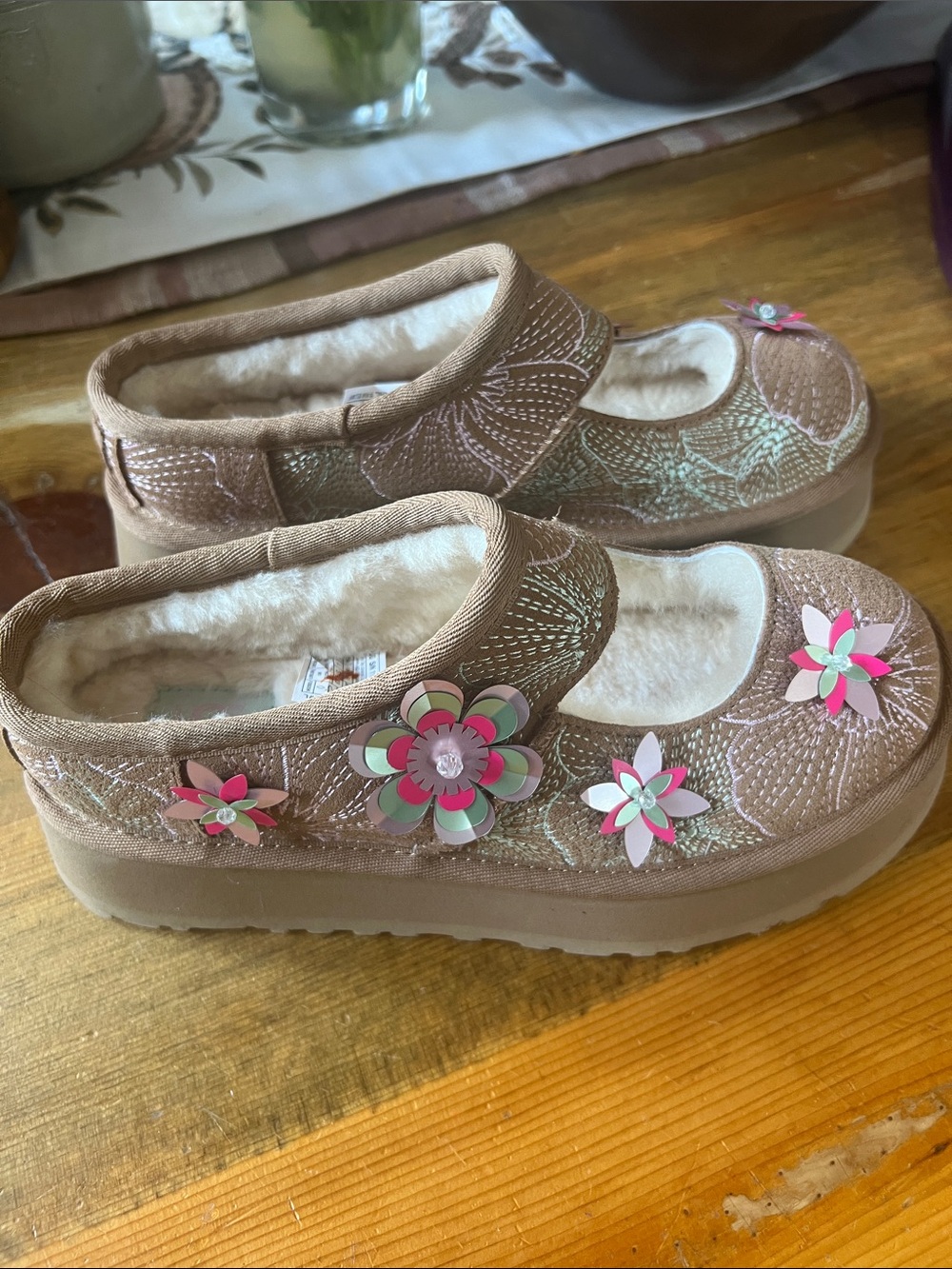 UGG Bea Mary Jane Meadows Floral Platform with Pink Flower Accents size 6 EU37